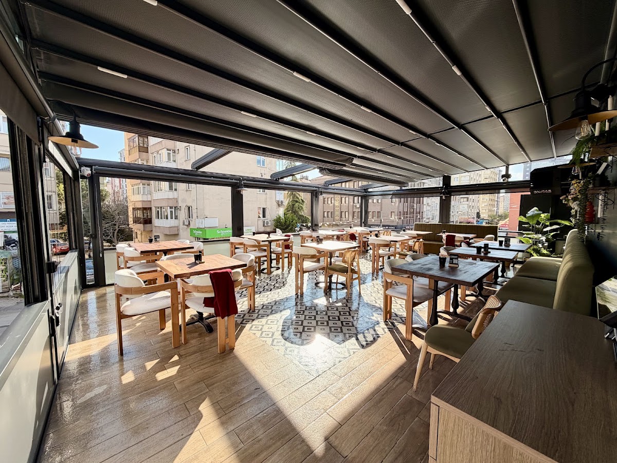 Cozzy Cafe Restaurant Ataşehir