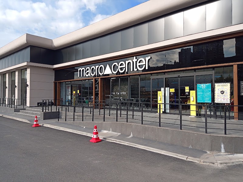 Macrocenter