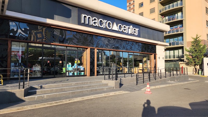 Macrocenter