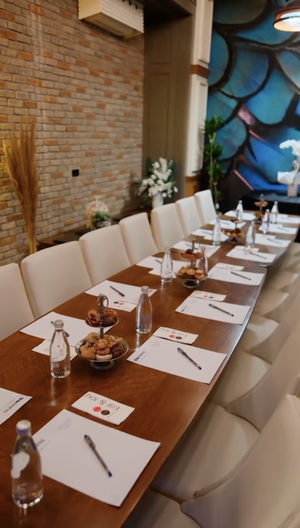 Social Lounge Restaurant Cafe